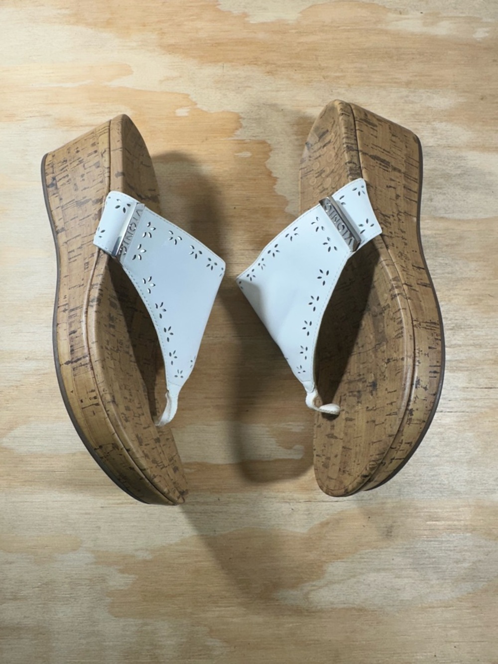 Vionic Anitra White Laser-Cut Thong Cork Wedge Sandals Women’s Size 11 - Picture 2 of 8